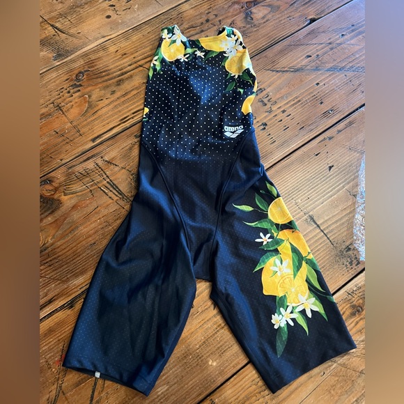 Arena Japan special edition lemon print leg swim suit NWTSize Japanese M